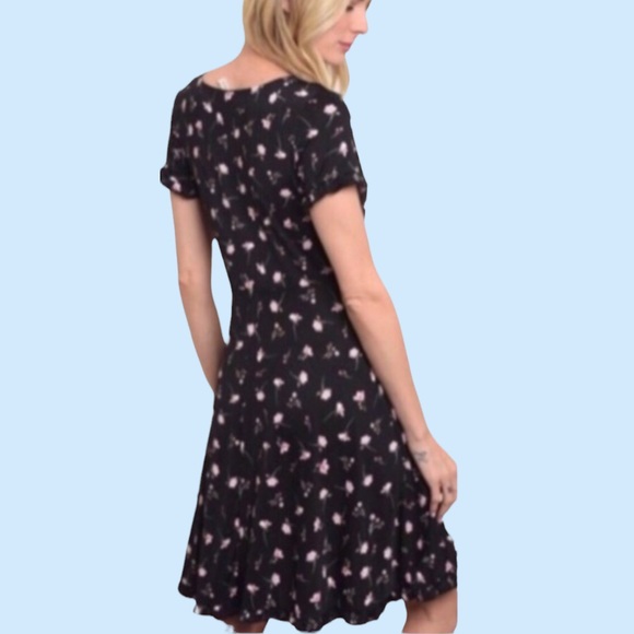 BLACK FLORAL SHORT SLEEVE TUNIC DRESS - Picture 3 of 8